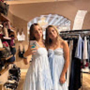 Meet your Posher, Chloe